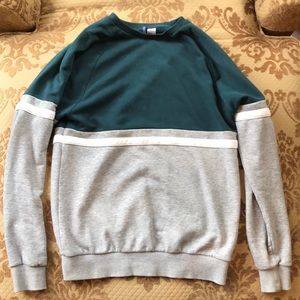 Small men’s crew neck sweater from H&M